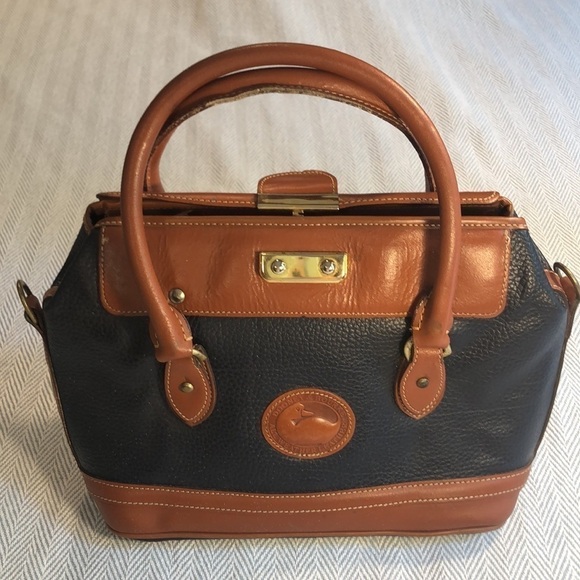 VINTAGE DOONEY BROKEN CLASP 14" X 9" X 5" ALL WEATHER LEATHER handbag. … - Picture 4 of 12